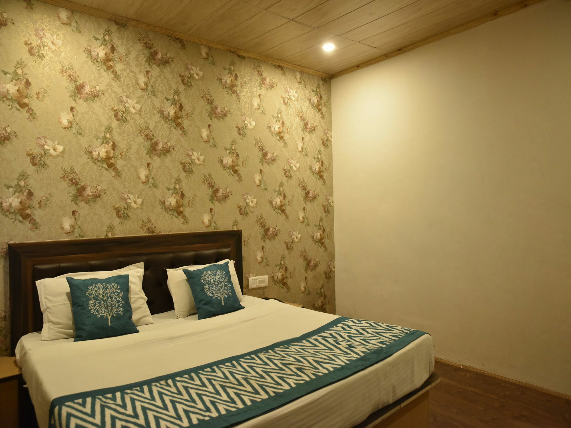Oyo 8917 Hotel Crystal Palace Shimla Dış mekan fotoğraf